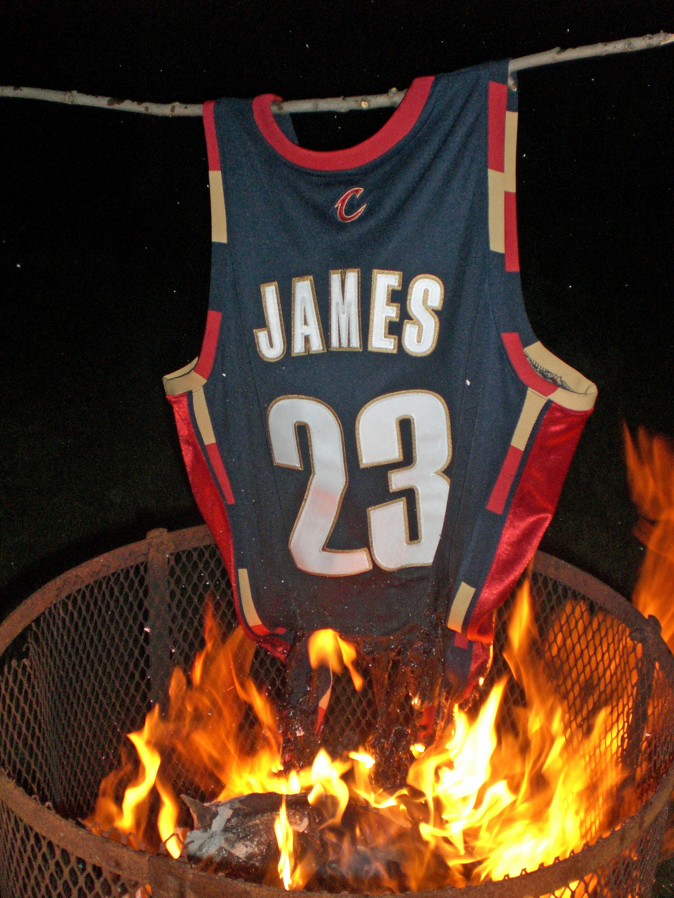 wews_LeBron-Jersey_02.jpg