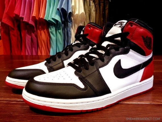 air-jordan-1-retro-high-og-white-black-gym-red-05-570x427.jpg