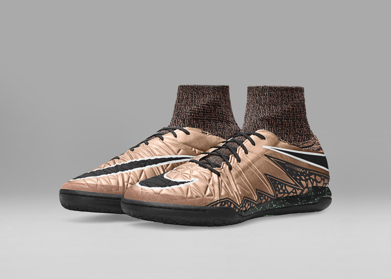 SP16_FB_LIQUID_CHROME_HYPERVENOMX_PROXIMO_IC_747486_903_E_rectangle_1600.jpg