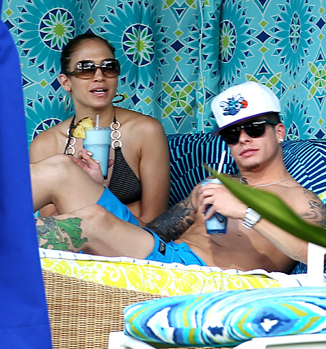 1322488834_casper-smart-jennifer-lopez-hawaii-lg.jpg