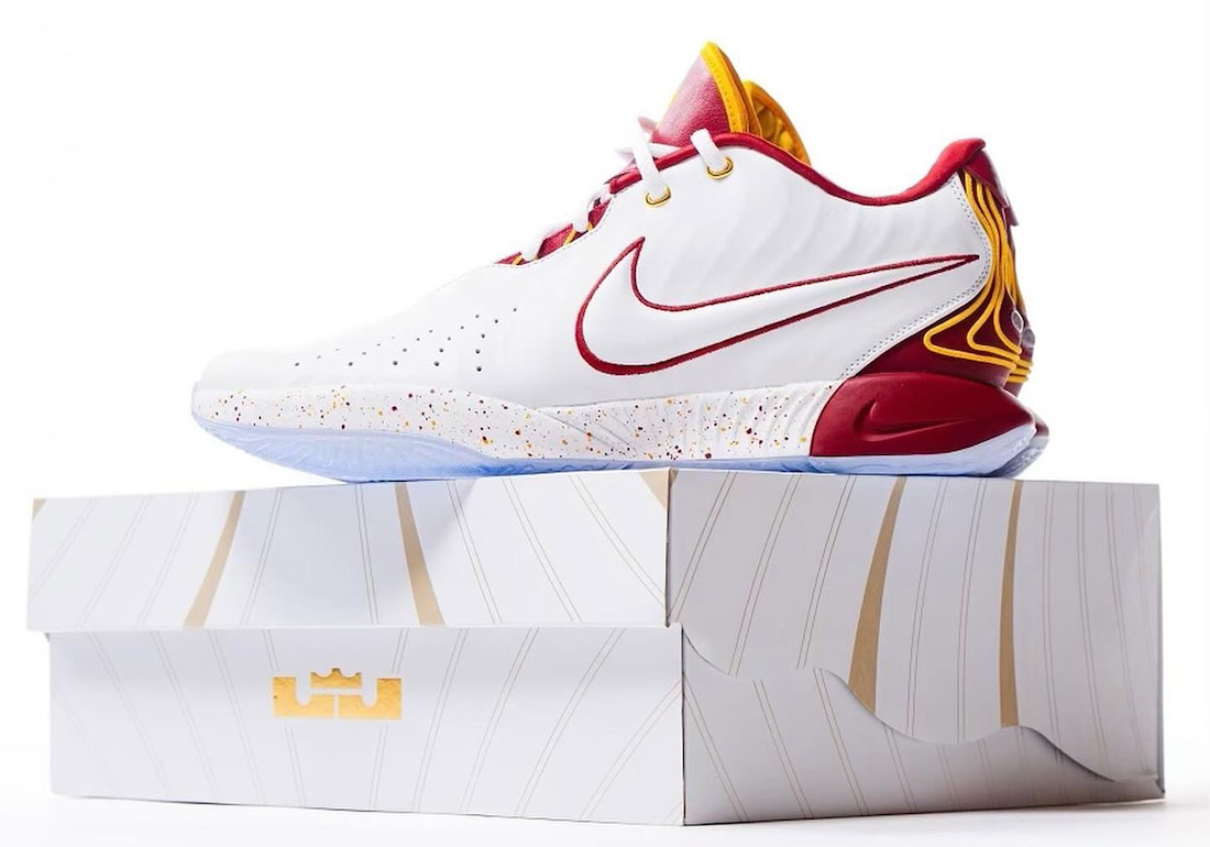 Nike-LeBron-21-USC-Trojans-PE-4.jpg