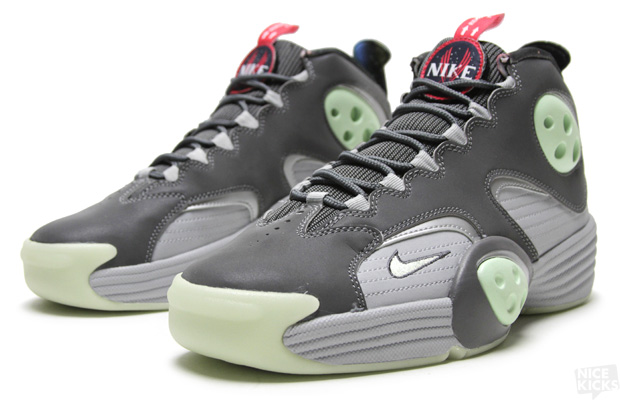 NIKE_FLIGHT_ONE_NRG_GALAXY_DARK_GREY_FRESH_MINT_WOLF_GREY_2.jpg