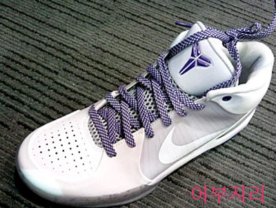 nike-zoom-kobe-iv-4-white-purple-5.jpg