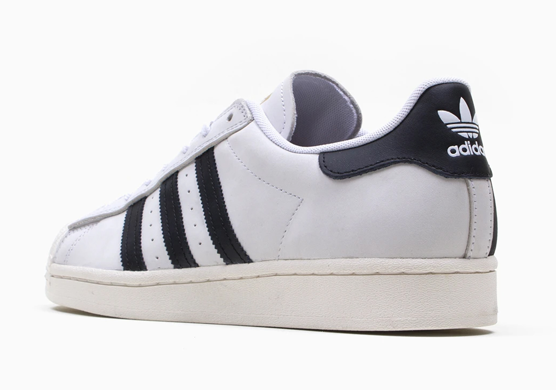 adidas-Superstar-FV0323-4.jpg