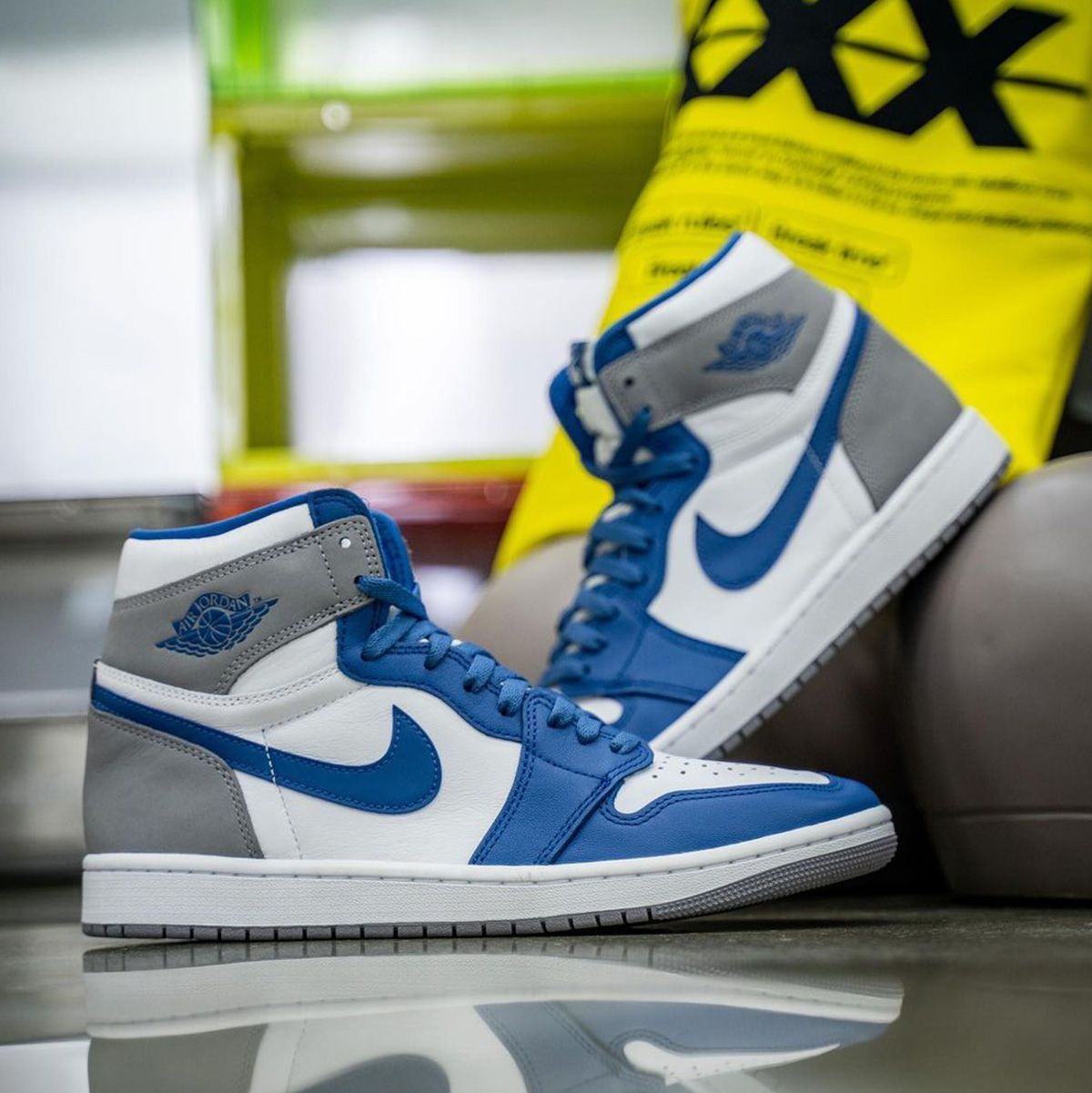 air-jordan-1-high-og-true-blue-dz5485-410-release-date-9.jpg