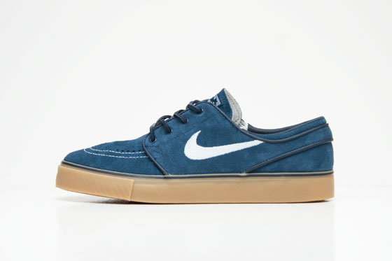 20110113-nikejanoski.jpg