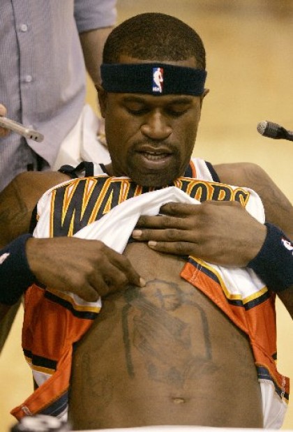 4-stephen-jackson-praying-hands-gun-tattoo-e1328016302960.jpg