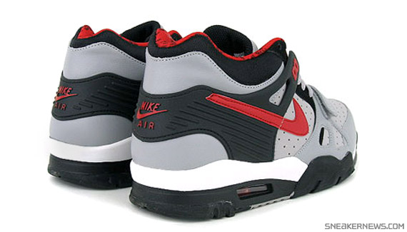 air-trainer-iii-grey-black-red-02.jpg