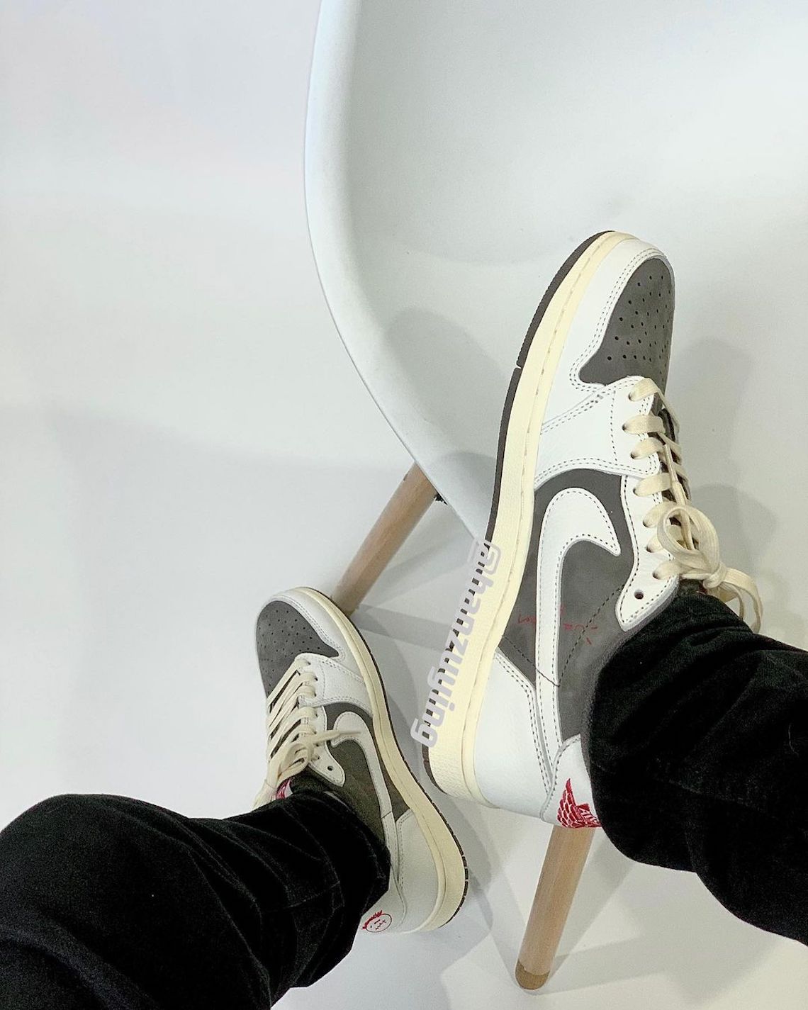 Travis-Scott-Air-Jordan-1-Low-OG-Reverse-Mocha-6.jpg