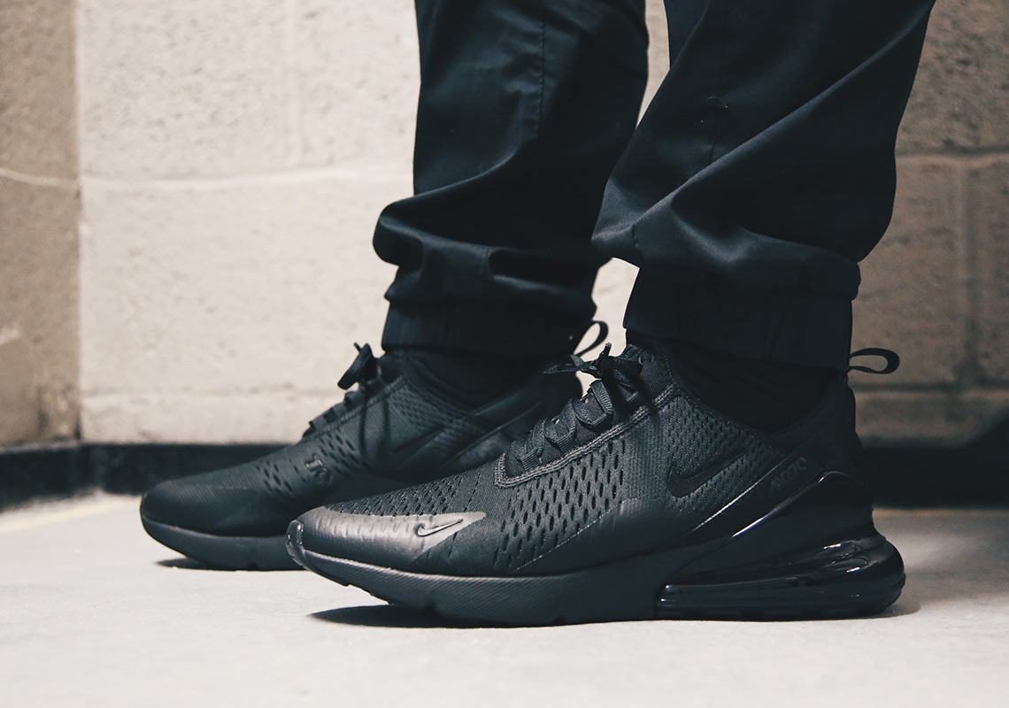 nike-air-max-270-triple-black-10.jpg