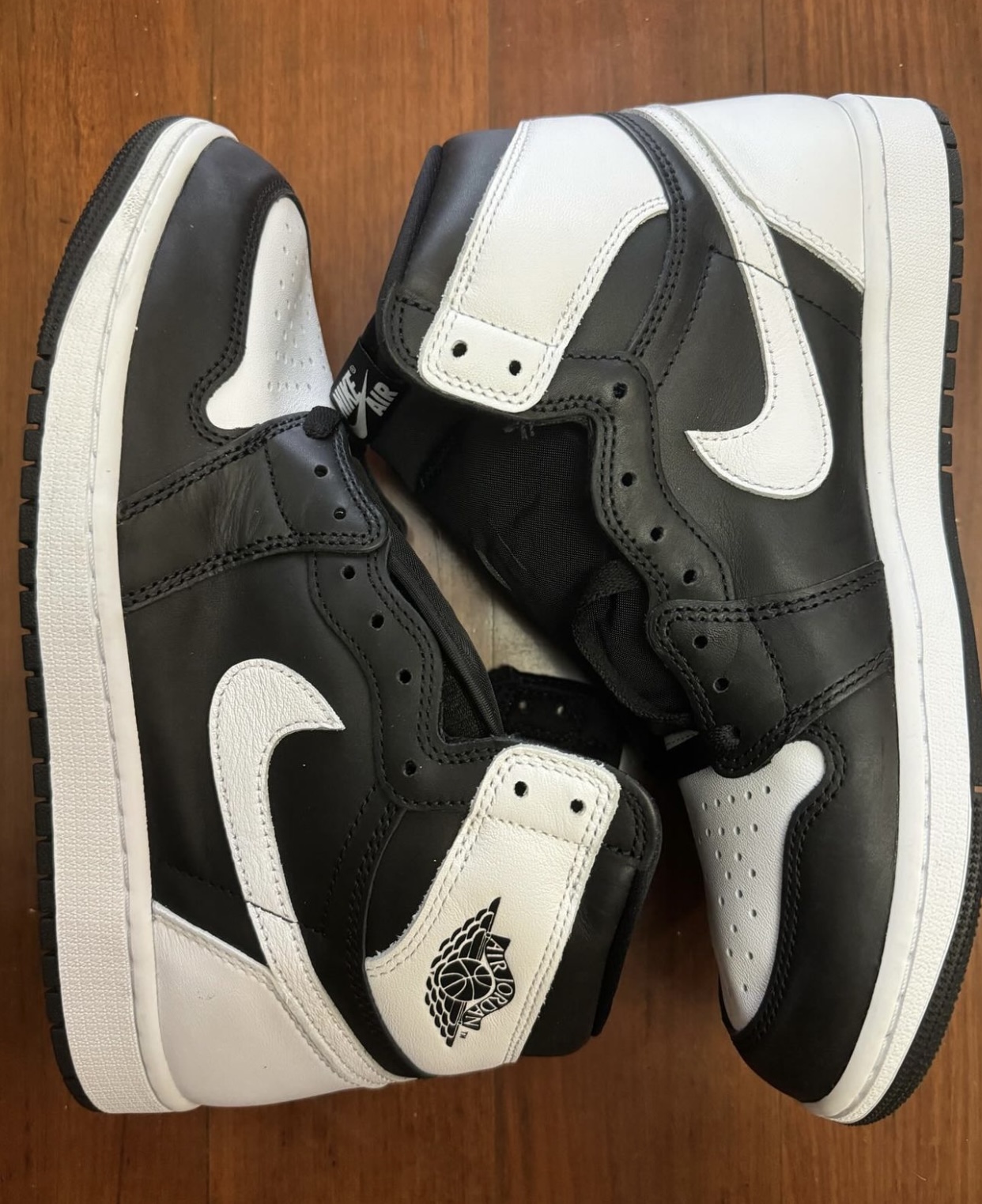 Air-Jordan-1-High-OG-Black-White-DZ5485-010-1.jpg