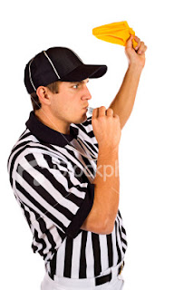 referee_throwing_the_penalty.jpg