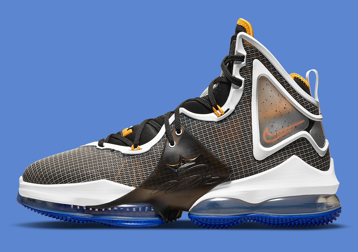 Nike-LeBron-19-Hardwood-Classic-DC9340-002-12.jpg