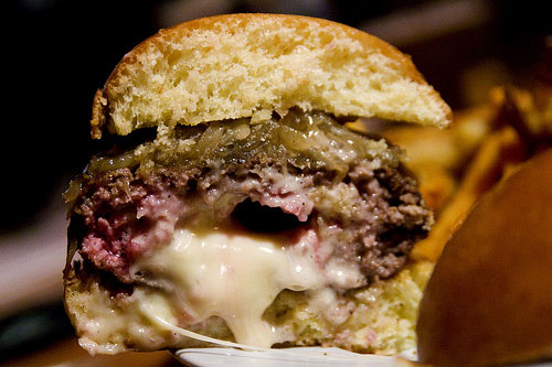 20081117-gooddog-burger-innards.jpg