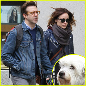 olivia-wilde-jason-sudeikis-big-apple-dog-walk.jpg