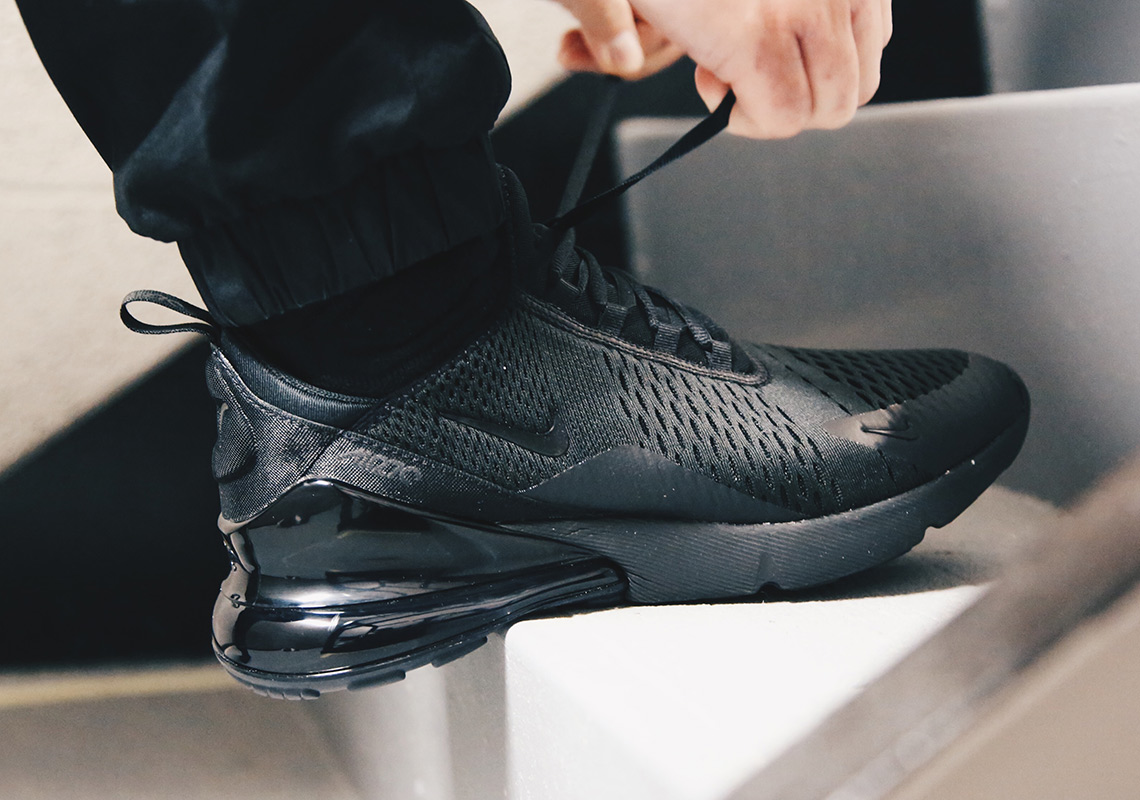 nike-air-max-270-triple-black-4.jpg