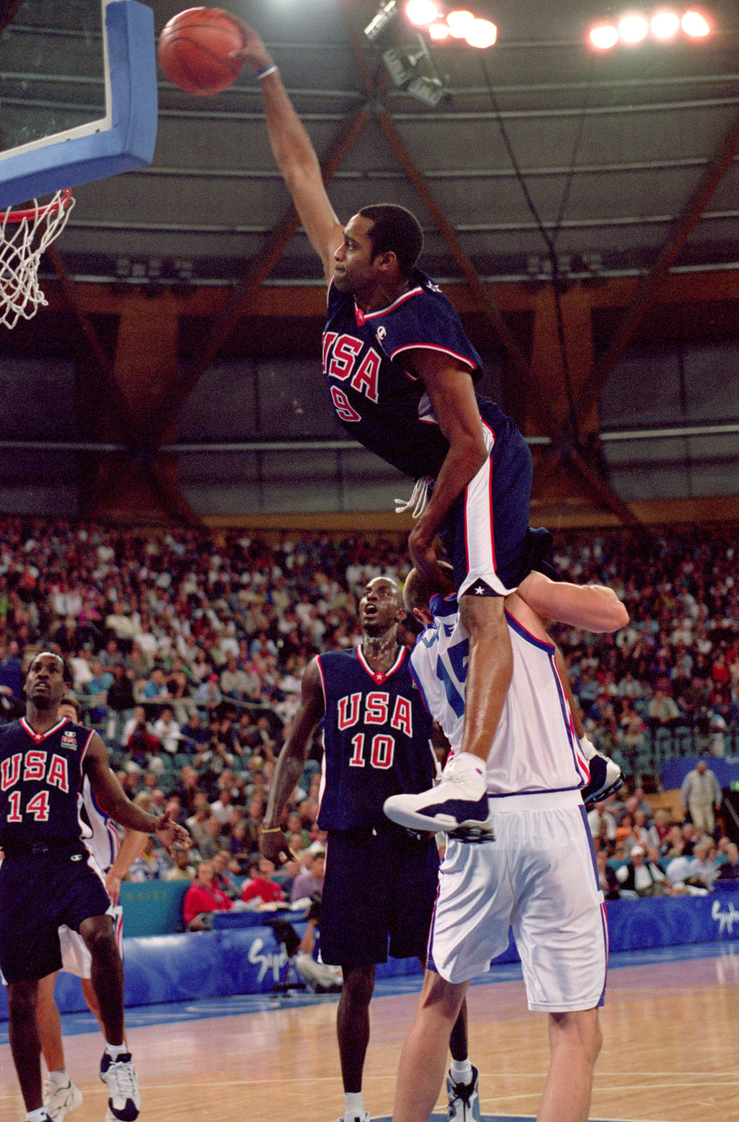 Vince_Carter_BB4_2000_Sydney_Olympics_native_1600.jpg