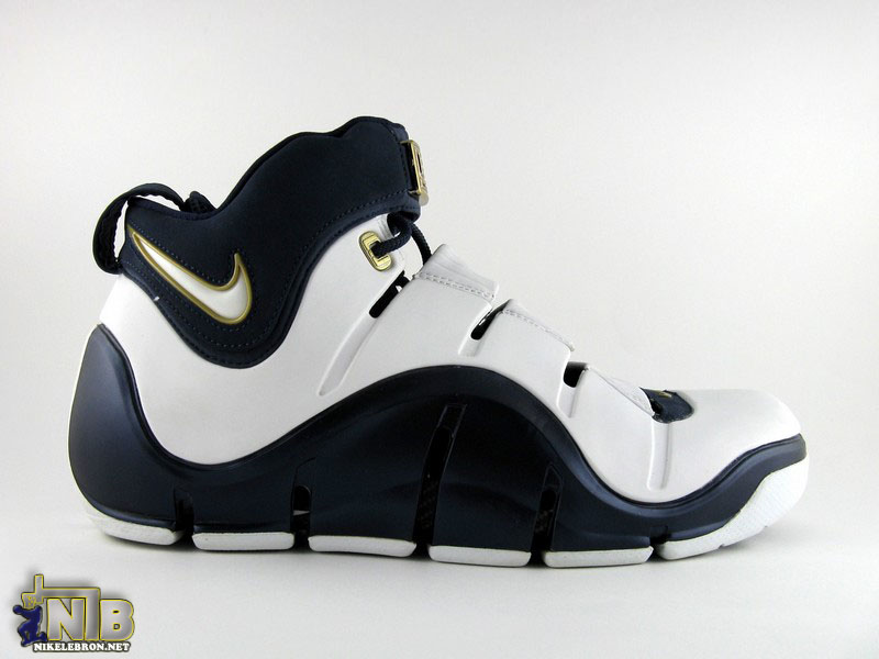 lebron4-white-navy-02-web.jpg