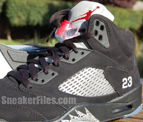 air-jordan-v-5-retro-black-metallic-silver-2011-detailed-look-1.jpg