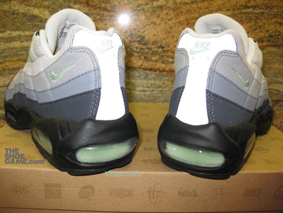 green-mint-nike-air-max-95-fall-2009-4.jpg