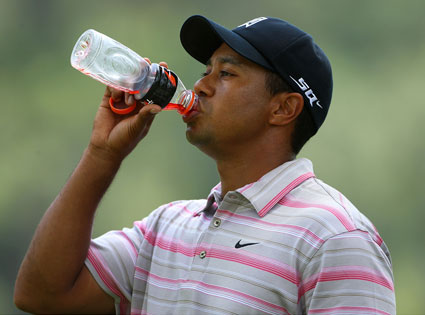 425.ab.Woods.Tiger.Gatorade.120809.jpg