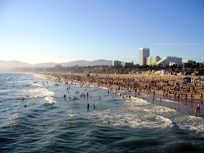 Santa_monica_beach_dehk.jpg