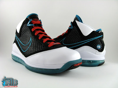 lebron7-red-carpet-04-web.jpg