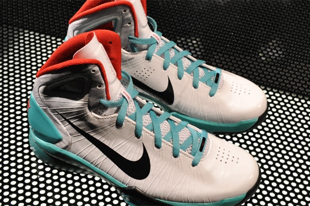 hyperdunk-2010-hypebeast-preview-1.jpg