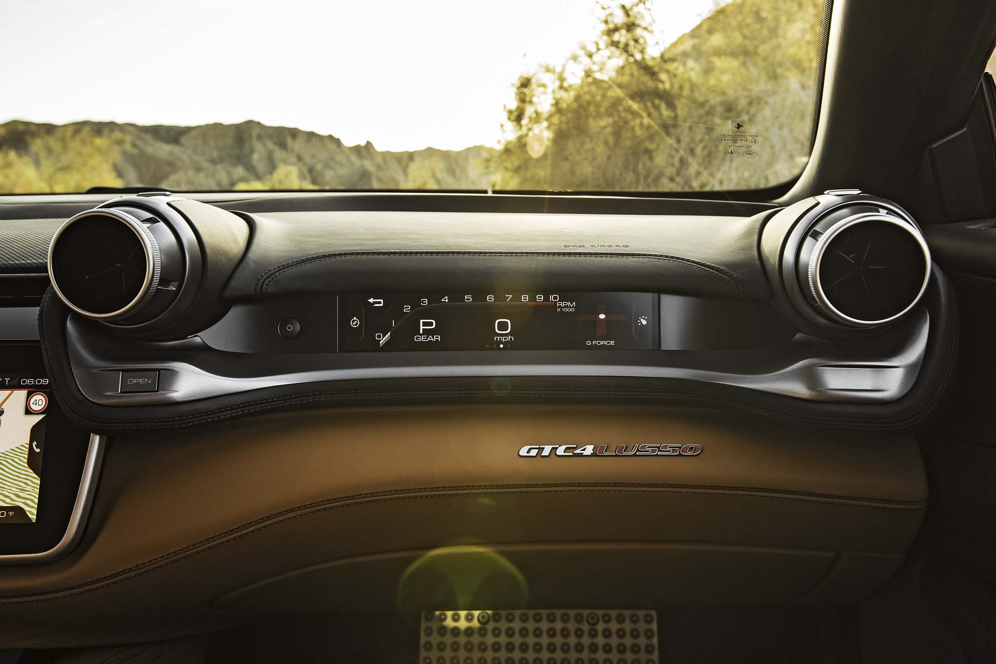 2017-Ferrari-GTC4Lusso-interior-dashboard.jpg