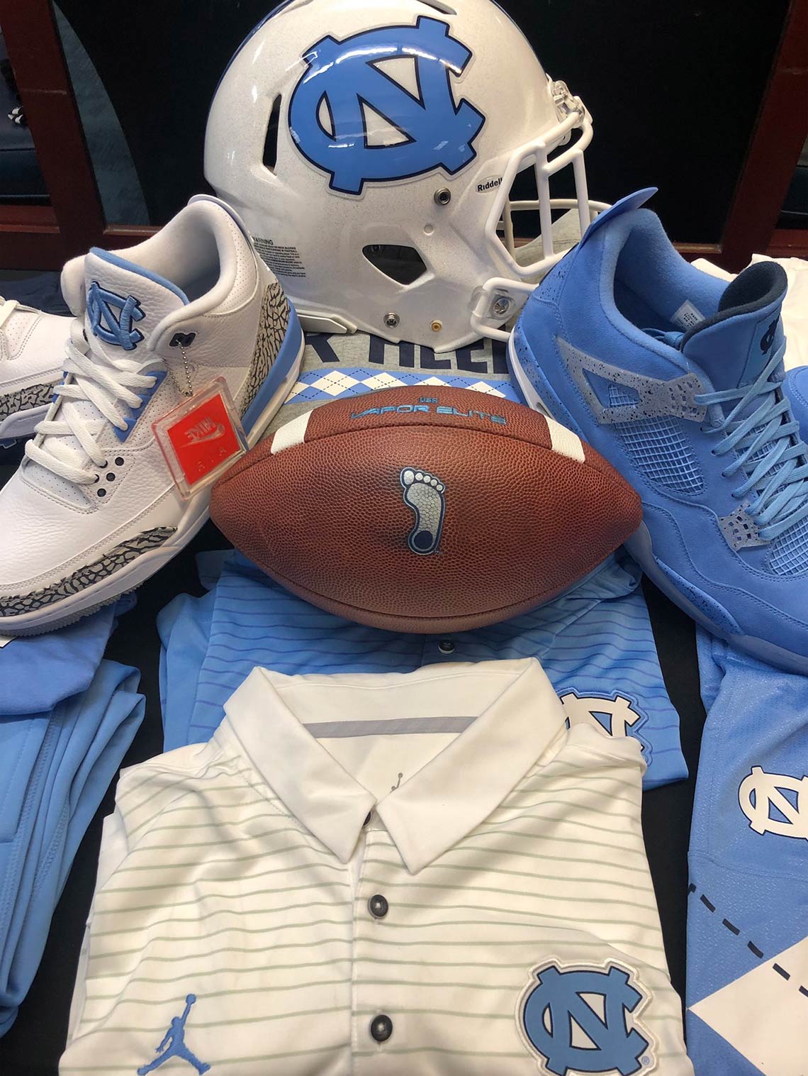 unc-tar-heels-air-jordan-pe-1.jpg