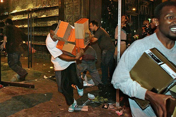 sneaker-shoe-store-looted-los-angeles-lakers.jpg