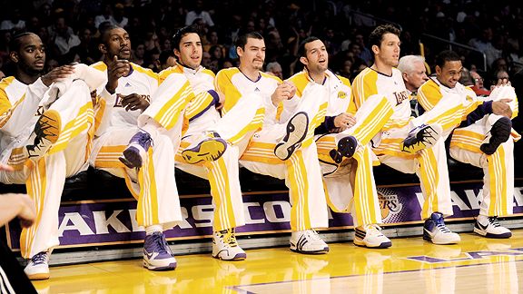 nba_g_lakersbench_576.jpg