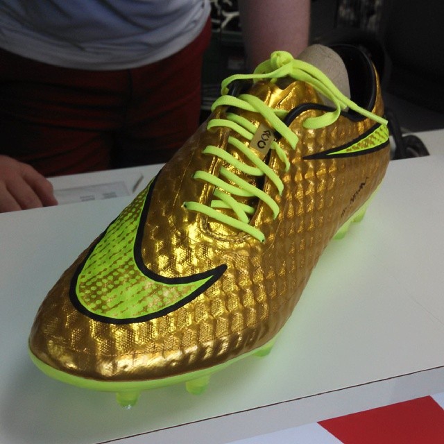 Gold-Neymar-2014-World-Cup-Boot+(3).jpg