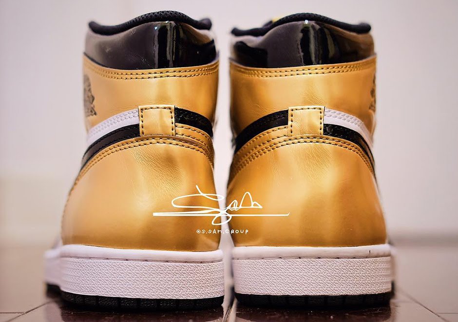 air-jordan-1-black-gold-january-2018-2.jpg