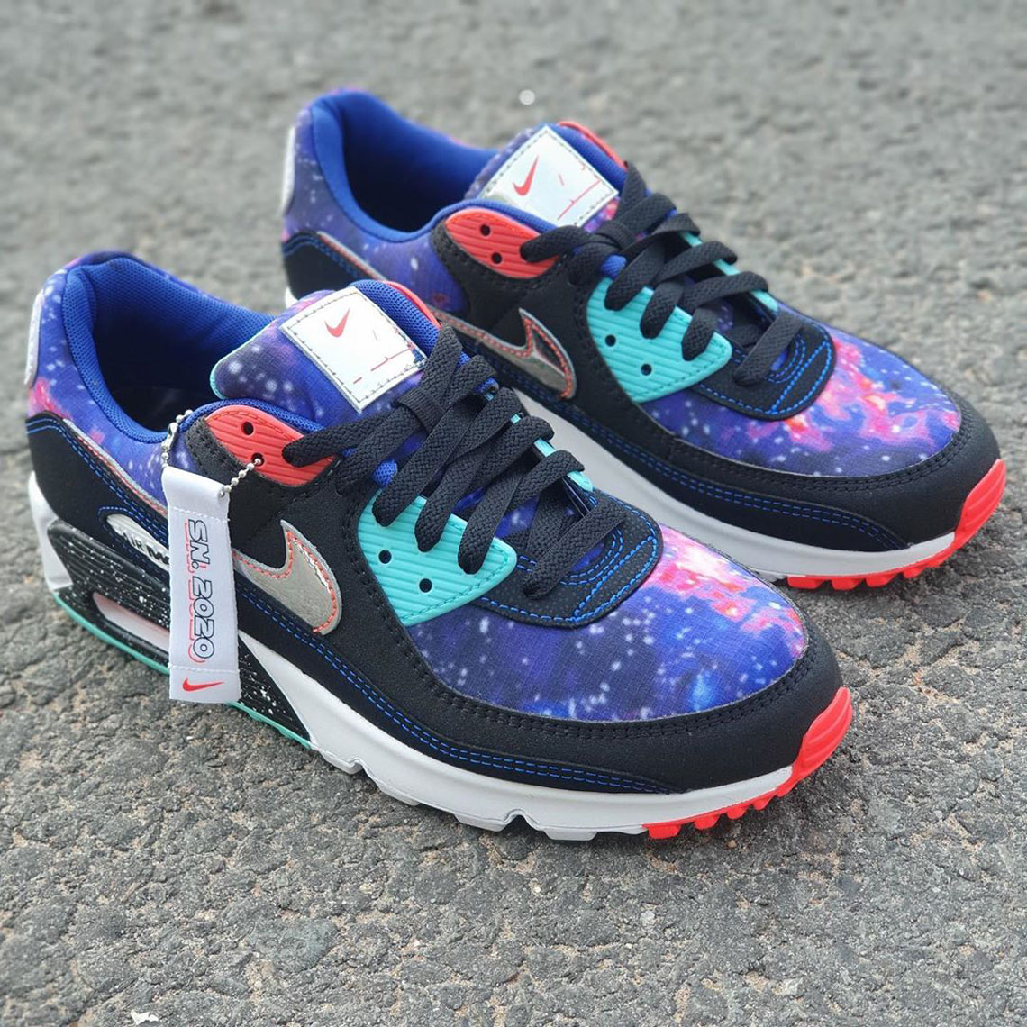 Nike-Air-Max-90-Galaxy-CW6018-001-2.jpg