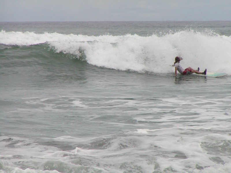 jeremy_surfing_punta_banco_23_june_2002_06_funny_falling.jpg