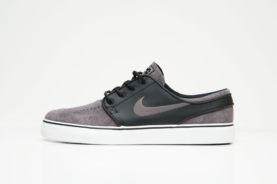 20110207-nikejanoski.jpg