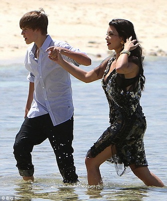 kim-kardashian-justin-bieber-beach-photoshoot-pictures-6.jpg