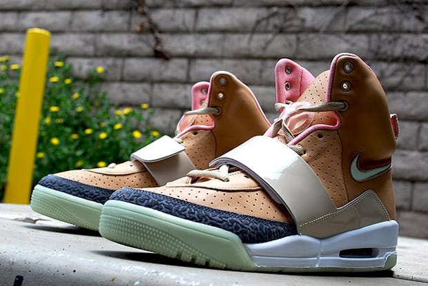 nike-air-yeezy-khaki-pink-1.jpg