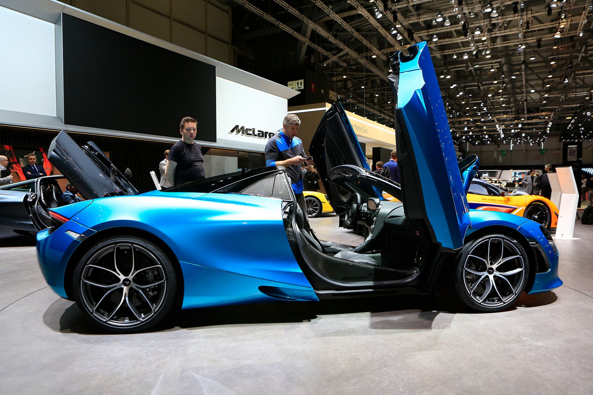 e77d1734-mclaren-720s-spider-geneva-14.jpg