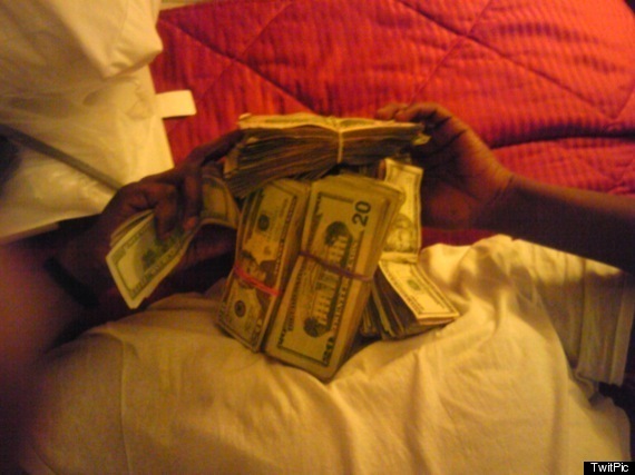 ELIJAH-FIELDS-MONEY-PICTURES-TWITTER-PHOTOS.jpg