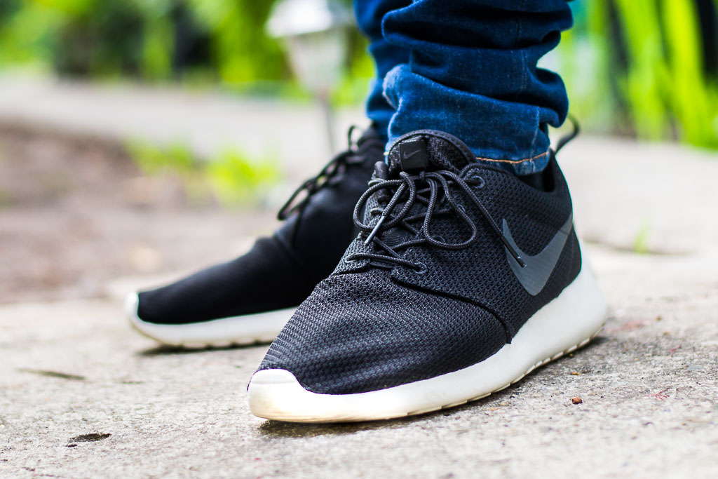 Black-and-White-Roshes-from-Nike-wdywt.jpg