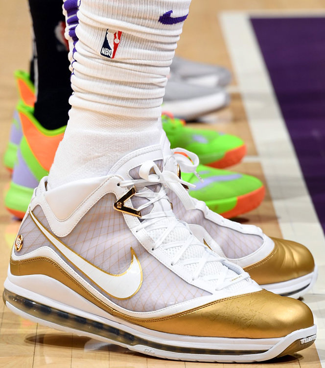 lebron-james-nike-lebron-7-china-moon-1.jpg