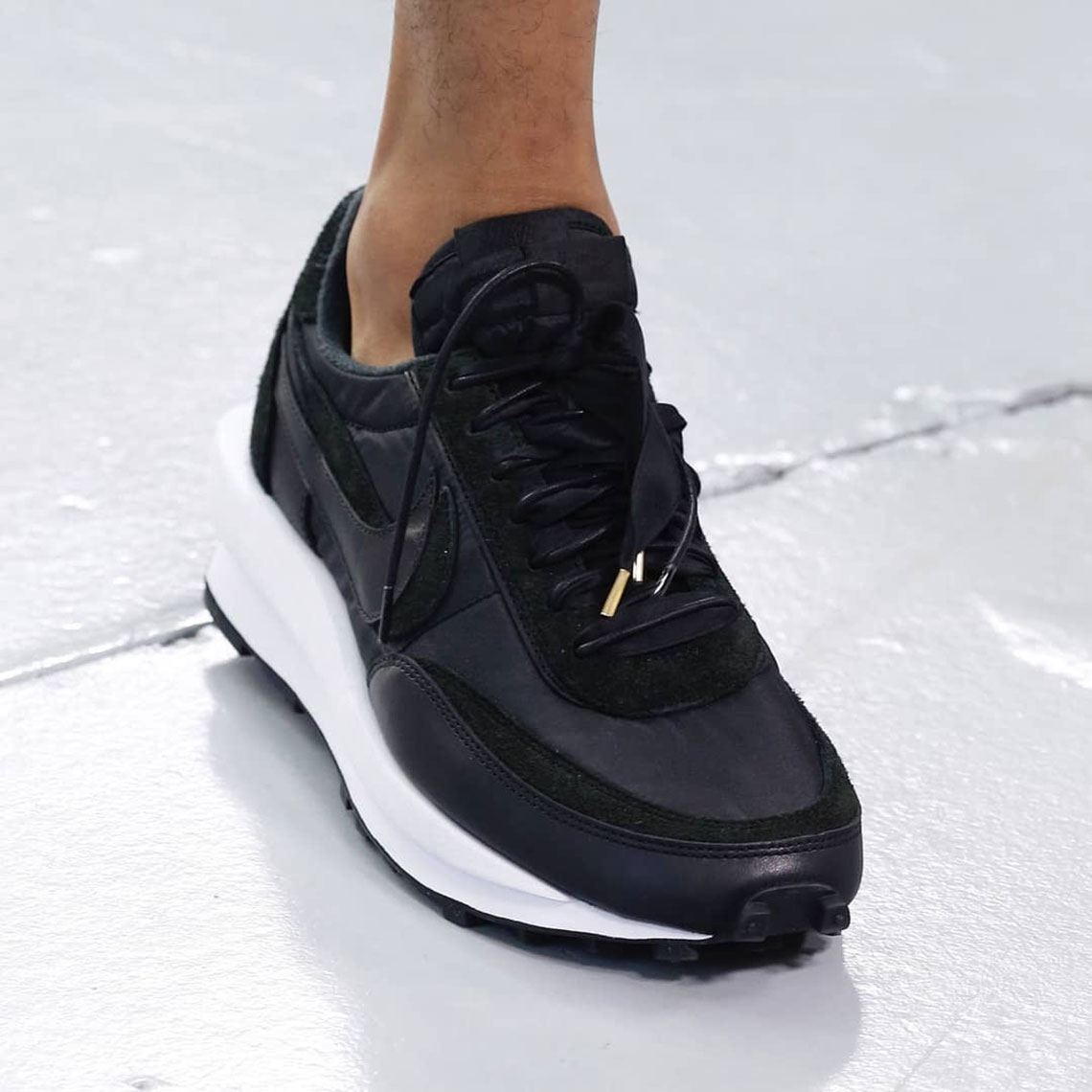 sacai-nike-ldwaffle-black-1.jpg