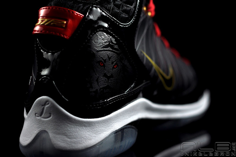 lebron7-ps-black-red-white-06-web.jpg