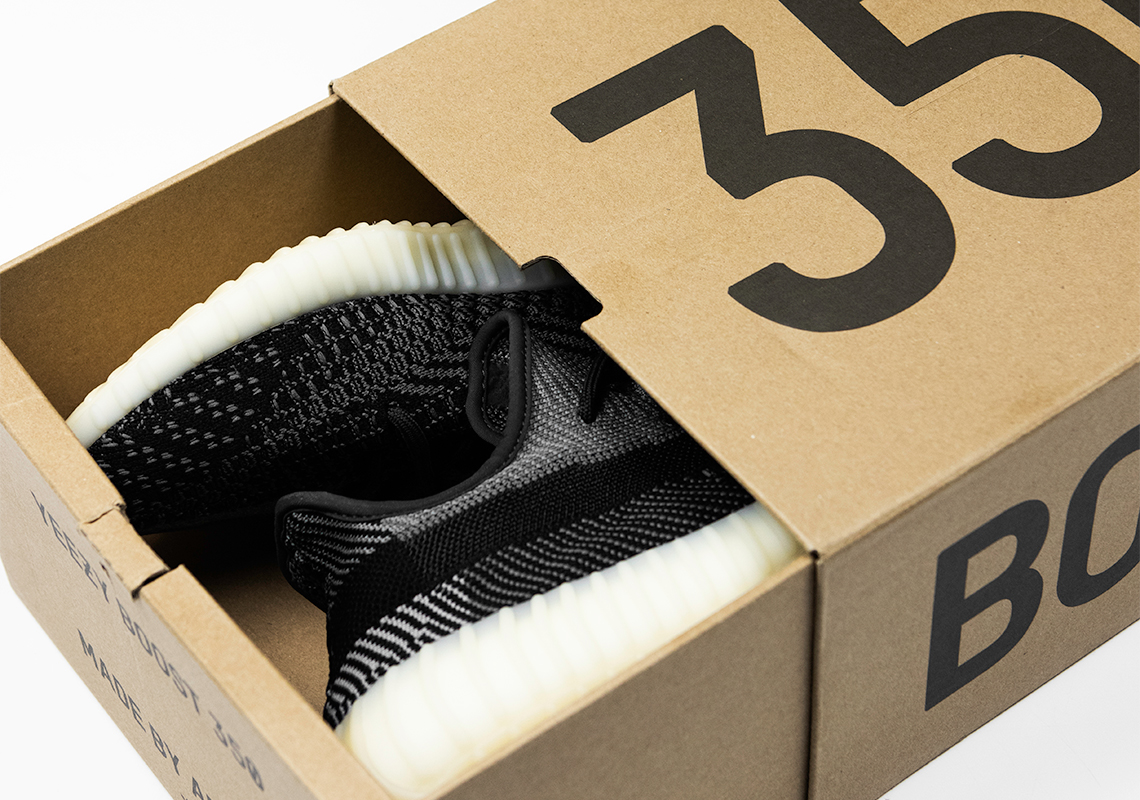 adidas-yeezy-boost-350-v2-carbon-fz5000-2.jpg