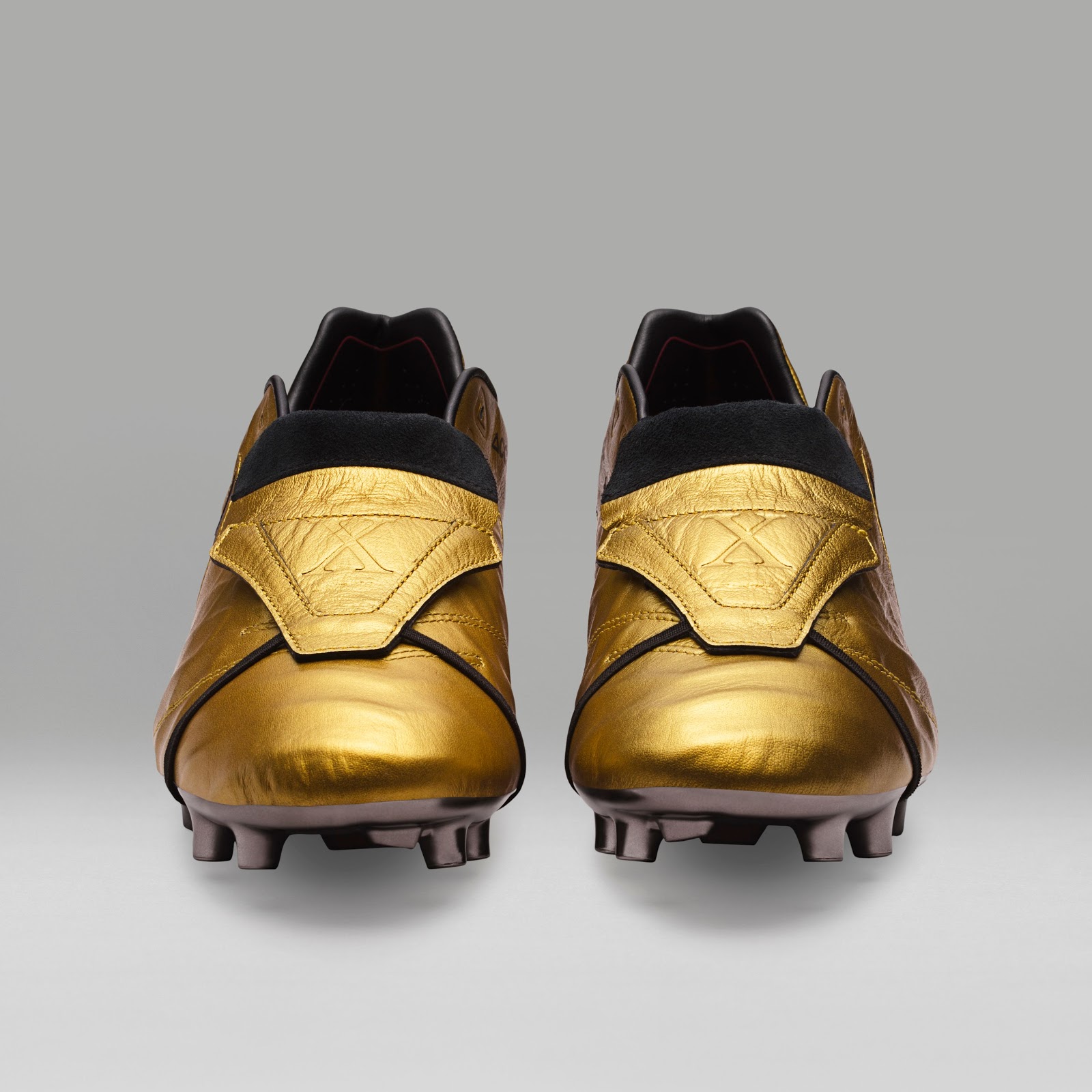 limited-edition-nike-tiempo-totti-x-roma-boots%2B%25288%2529.jpg