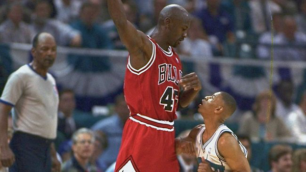 Michael-Jordan-vs-Muggsy-Bogues.png