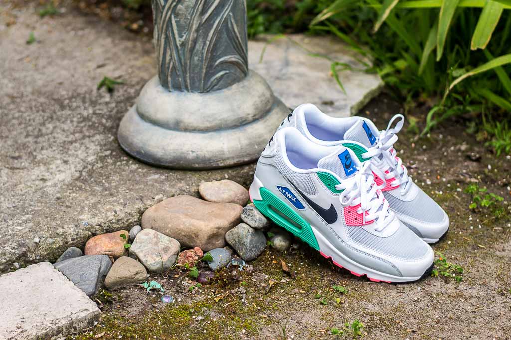 Air-Max-90-Essential-Watermelon-Pickup-2.jpg