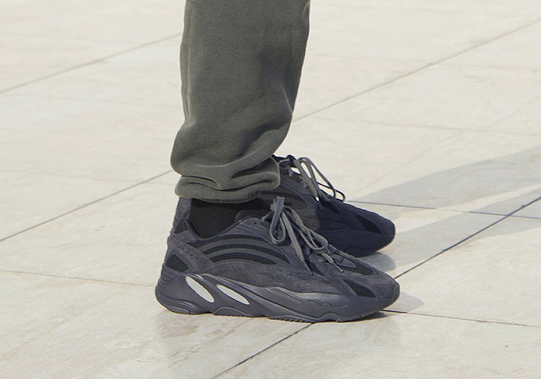 adidas-yeezy-700-black-2.jpg